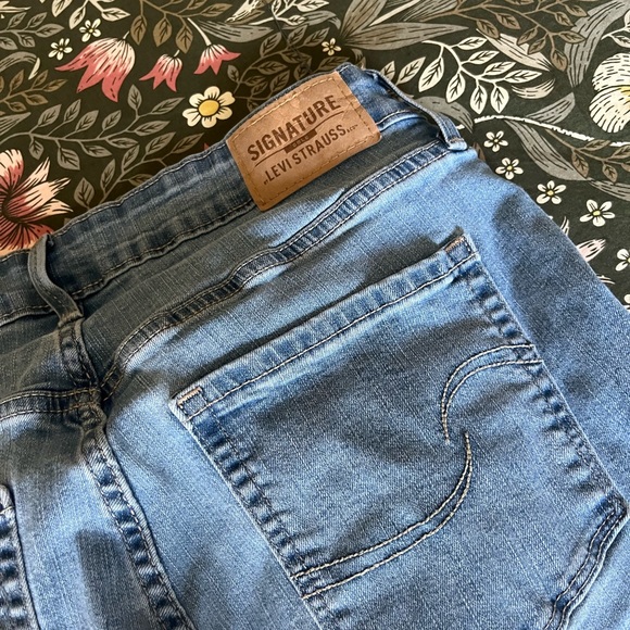 Levi’s Maternity Jeans Small - Picture 4 of 8